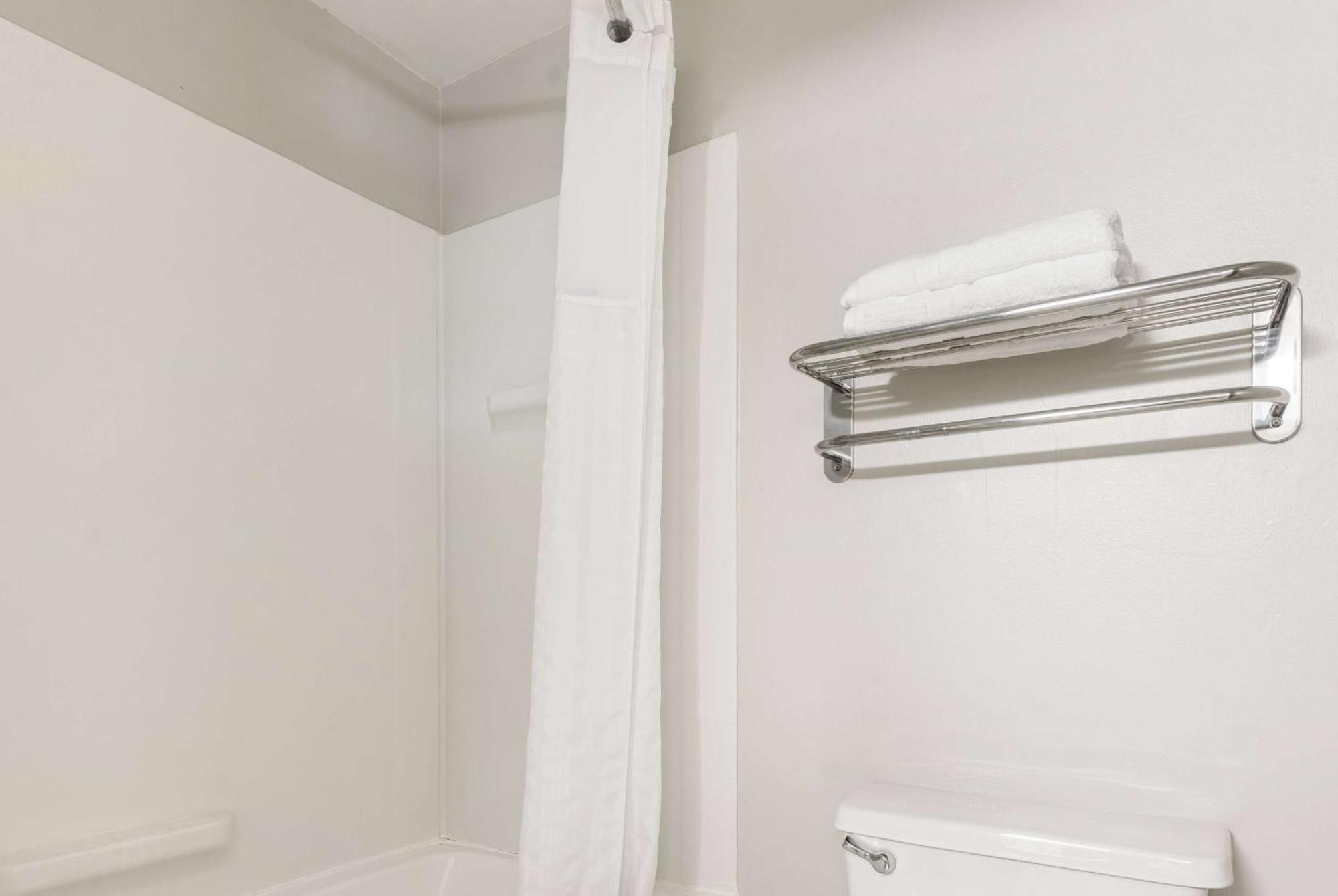Days By Wyndham Raleigh-airport-research Triangle Park Hotel Morrisville