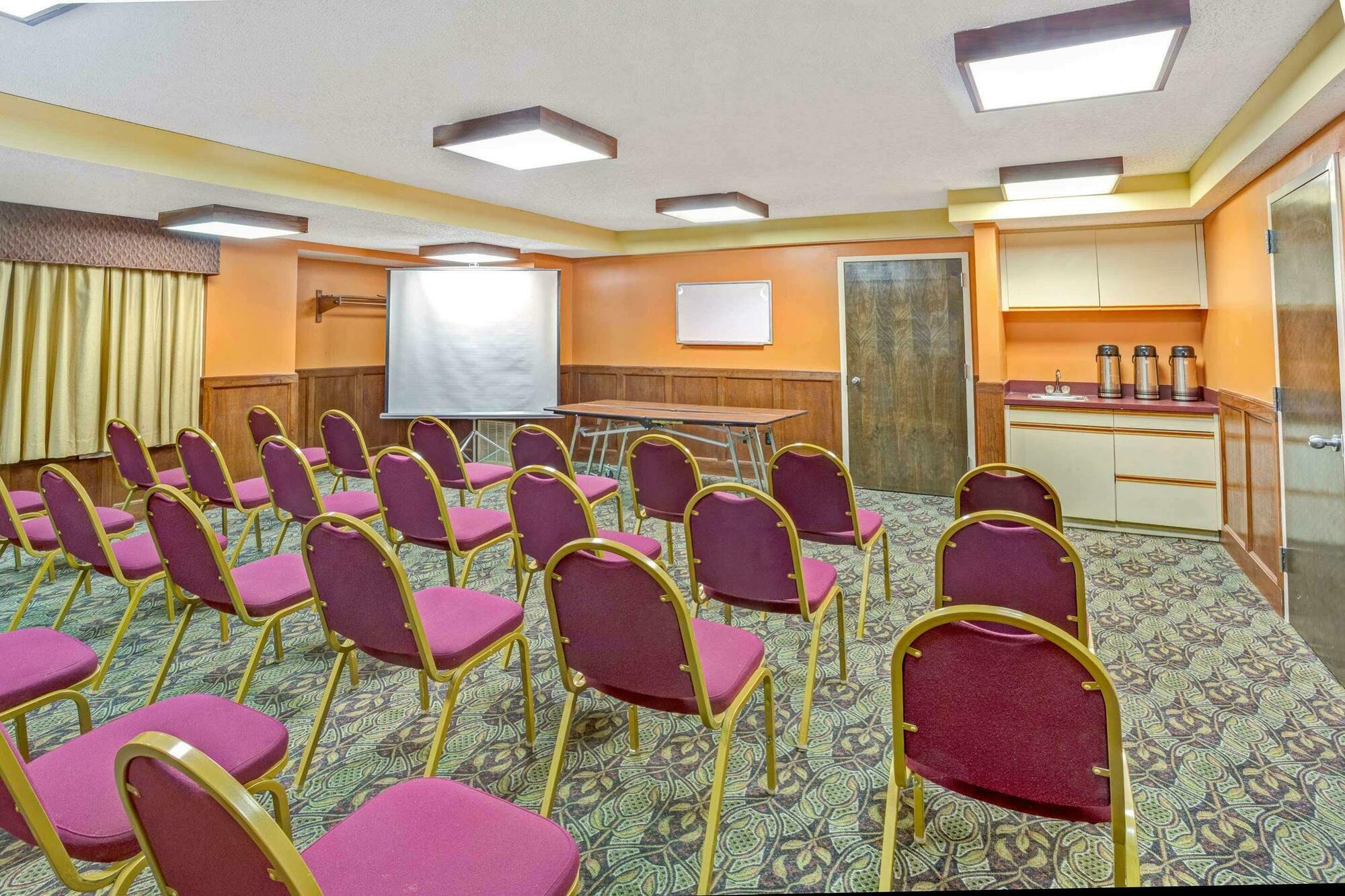 Days By Wyndham Raleigh-airport-research Triangle Park Hotel